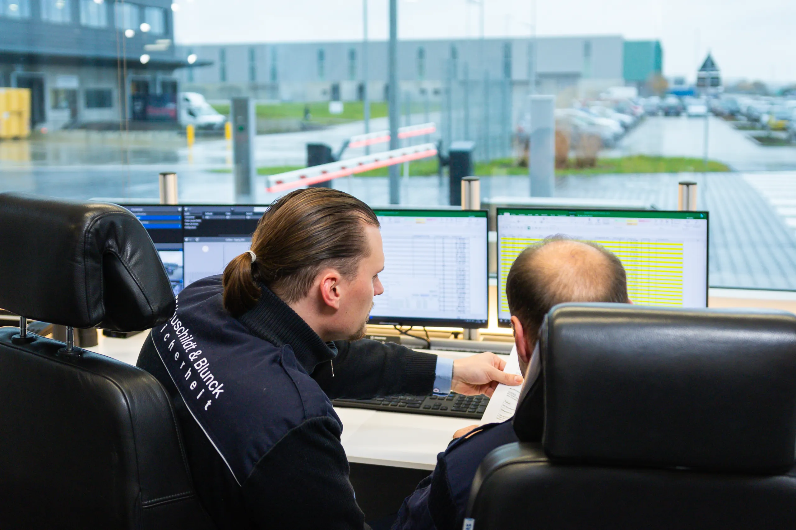 Mitarbeiter der 24/7-Notruf- und Serviceleitstelle