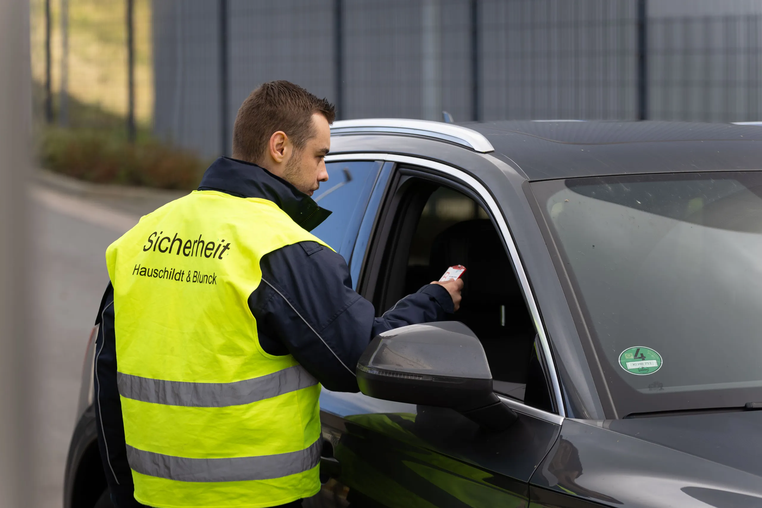 Durchführung von Kontrollgängen und Verschlusskontrollen